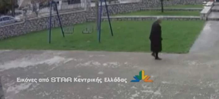 Αποκαλυπτικό βίντεο: Η στιγμή που απατεώνες αποσπούν χρήματα από ηλικιωμένη στη Λαμία